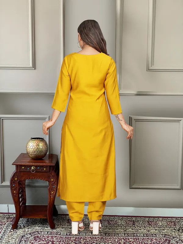 Yellow_Viscose_Fabric_Embroidery_Kurta_Set_For_Women