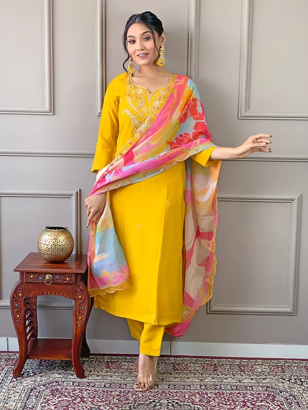 Yellow_Viscose_Fabric_Embroidery_Kurta_Set_For_Women