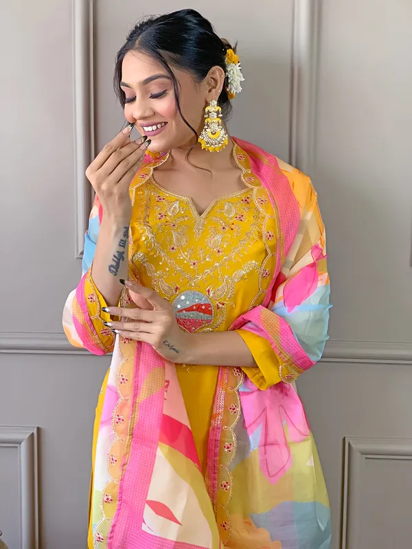 Yellow_Viscose_Fabric_Embroidery_Kurta_Set_For_Women