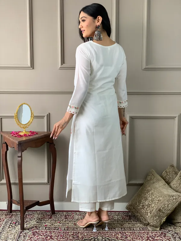 White_Pure_Cotton_Fabric_Thread_Work_Kurta_Set_For_Women