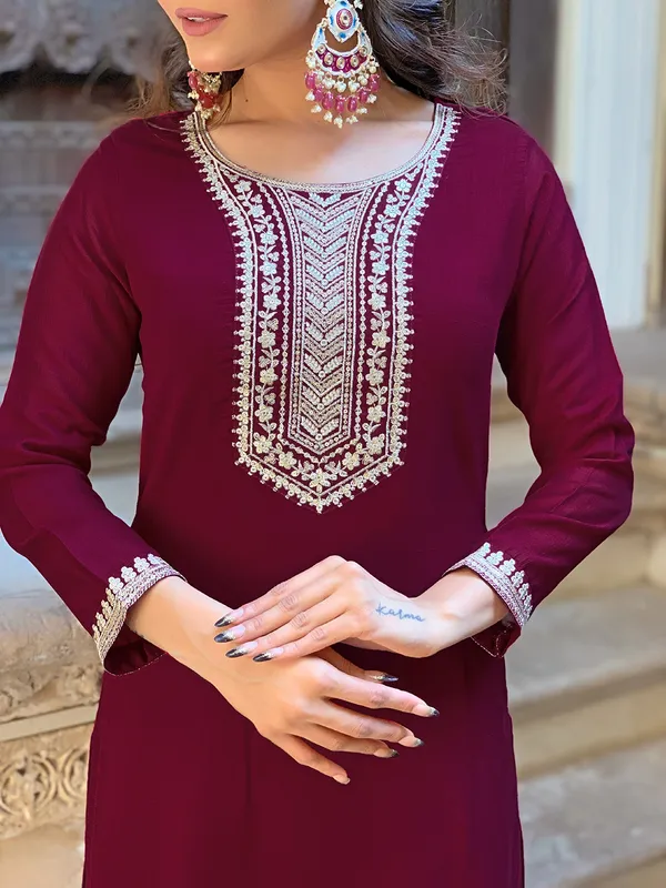 Maroon_Embroide_Viscose_Fabric_Straight_Kurta_Pant_And_Dupatta_Set