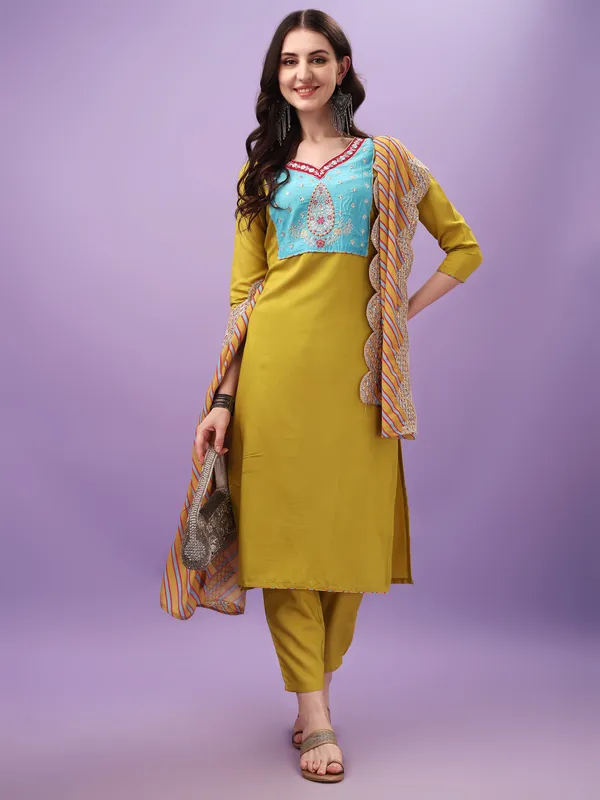 Yellow_Viscose_Fabric_Embroidery_Kurta_Set_For_Women