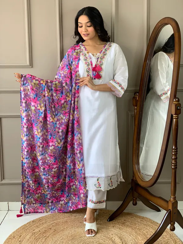 White_Chanderi_Silk_Fabric_Thread_Work_Kurta_Set_For_Women