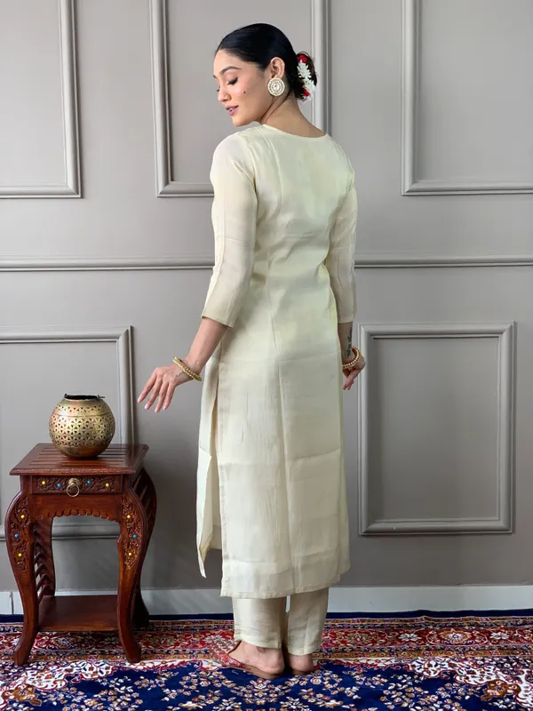 Cream_Embroide_Chanderi_Silk_Fabric_Straight_Kurta_Pant_And_Dupatta_Set