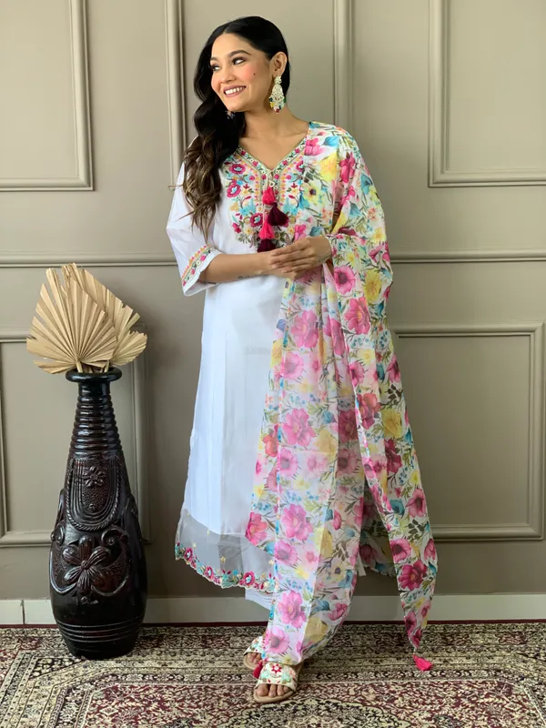 White_Chanderi_Thread_Work_Kurta_Set_For_Women