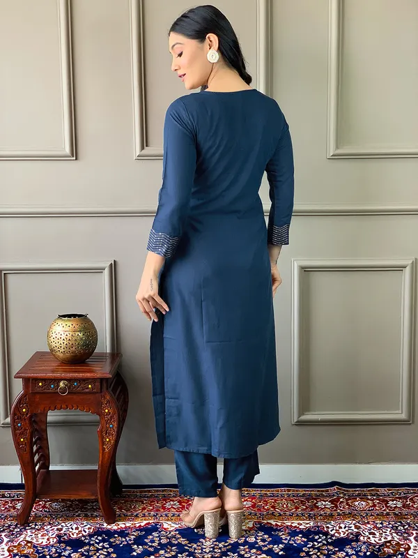 Blue_Rayon_Slub_Fabric_Embroidery_Kurta_Set_For_Women