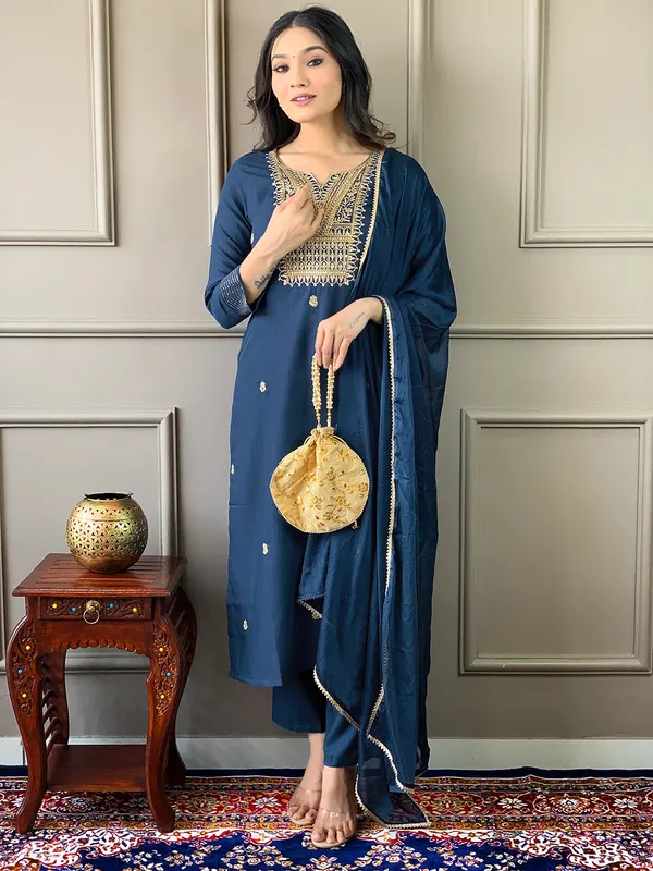 Blue_Rayon_Slub_Fabric_Embroidery_Kurta_Set_For_Women