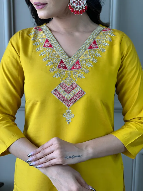 Mustard_Embroide_Chanderi_Fabric_Straight_Kurta_Pant_And_Dupatta_Set