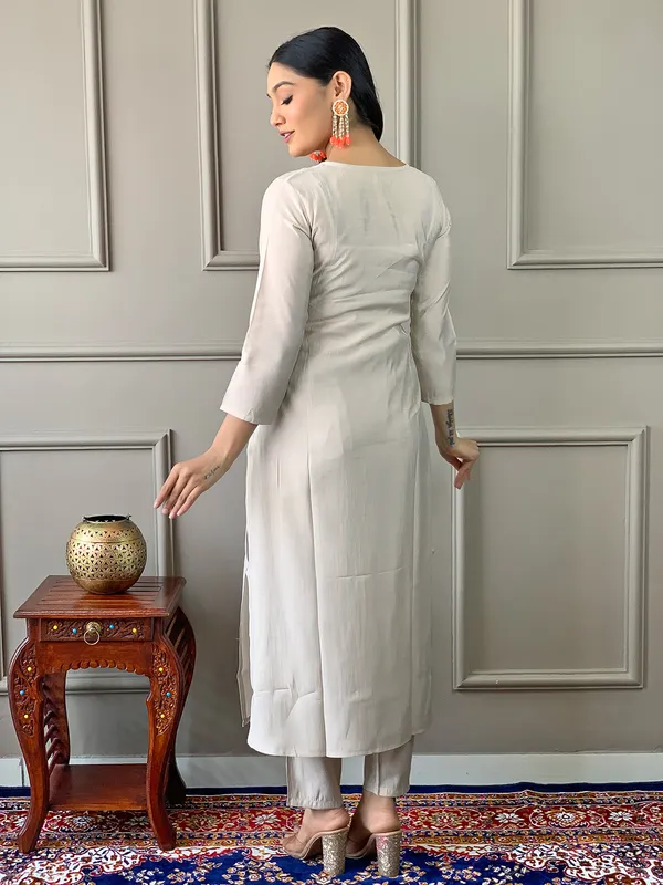 Cream_Floral_Chanderi_Fabric_Straight_Kurta_Pant_And_Dupatta_Set