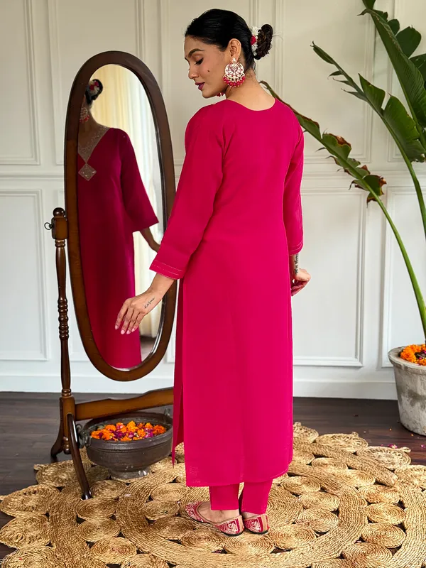 Red_Floral_Chanderi_Silk_Fabric_Straight_Kurta_Pant_And_Dupatta_Set