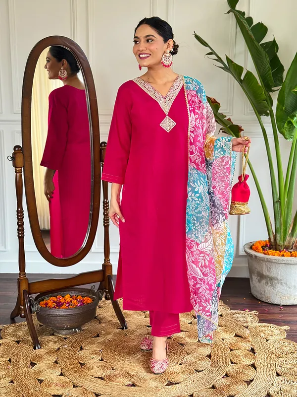 Red_Floral_Chanderi_Silk_Fabric_Straight_Kurta_Pant_And_Dupatta_Set
