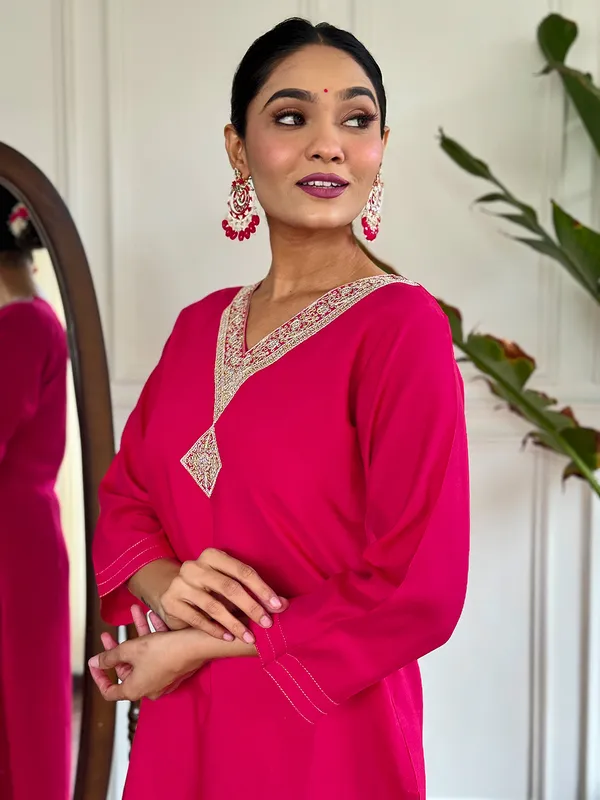 Red_Floral_Chanderi_Silk_Fabric_Straight_Kurta_Pant_And_Dupatta_Set