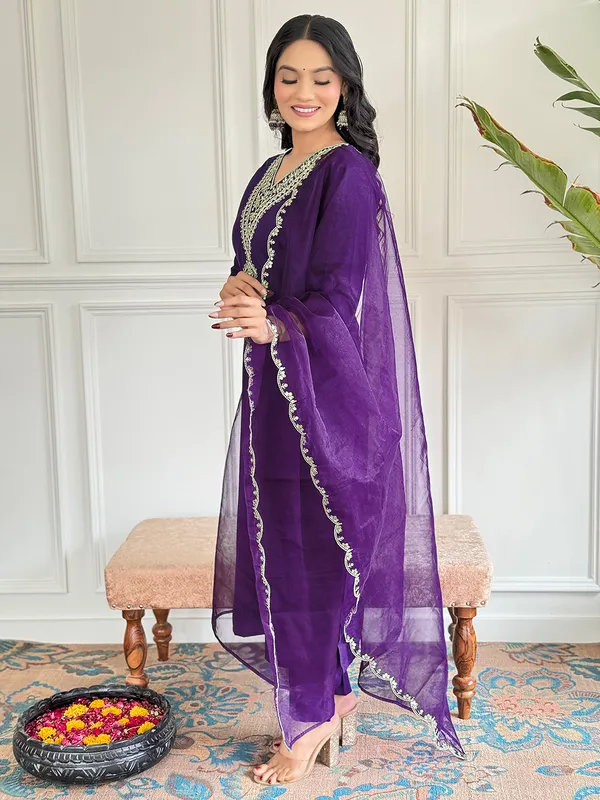 Violet_Slub_Fabric_Straight_Kurta_Pant_And_Dupatta_Set