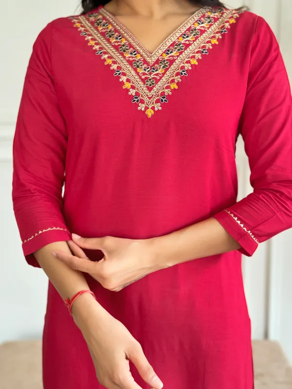 Red_Floral_Fabric_Straight_Kurta_Pant_And_Dupatta_Set