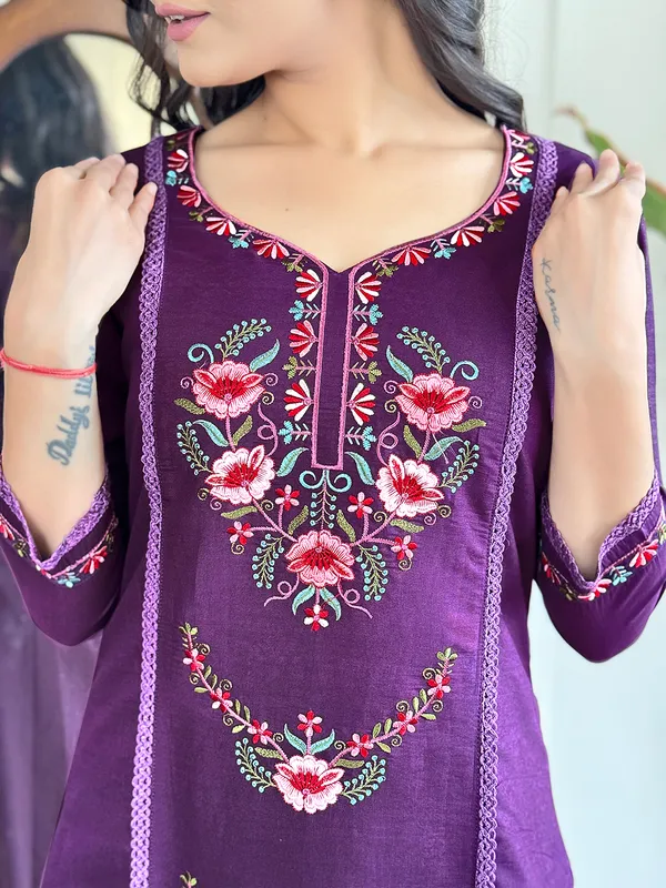 Purple_Embroide_Chanderi_Fabric_Straight_Kurta_Pant_And_Dupatta_Set