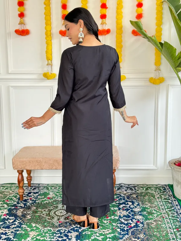 Black_Embroide_Slub_Fabric_Straight_Kurta_Pant_And_Dupatta_Set