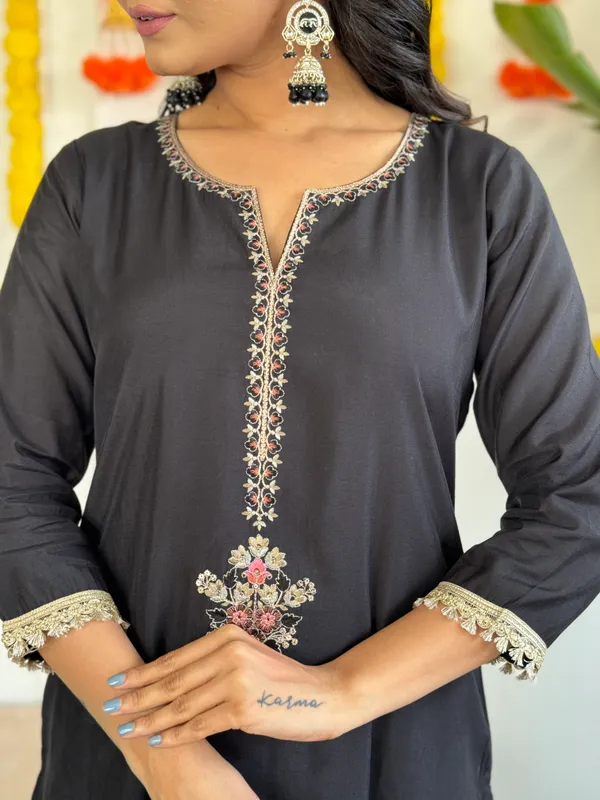 Black_Embroide_Slub_Fabric_Straight_Kurta_Pant_And_Dupatta_Set