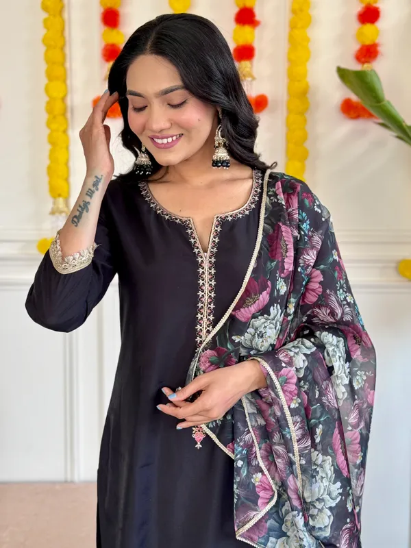 Black_Embroide_Slub_Fabric_Straight_Kurta_Pant_And_Dupatta_Set