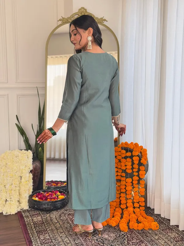 Pista_Embroide_Viscose_Fabric_Straight_Kurta_Pant_And_Dupatta_Set