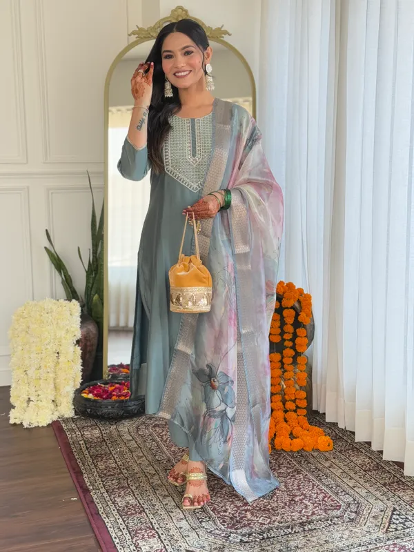 Pista_Embroide_Viscose_Fabric_Straight_Kurta_Pant_And_Dupatta_Set