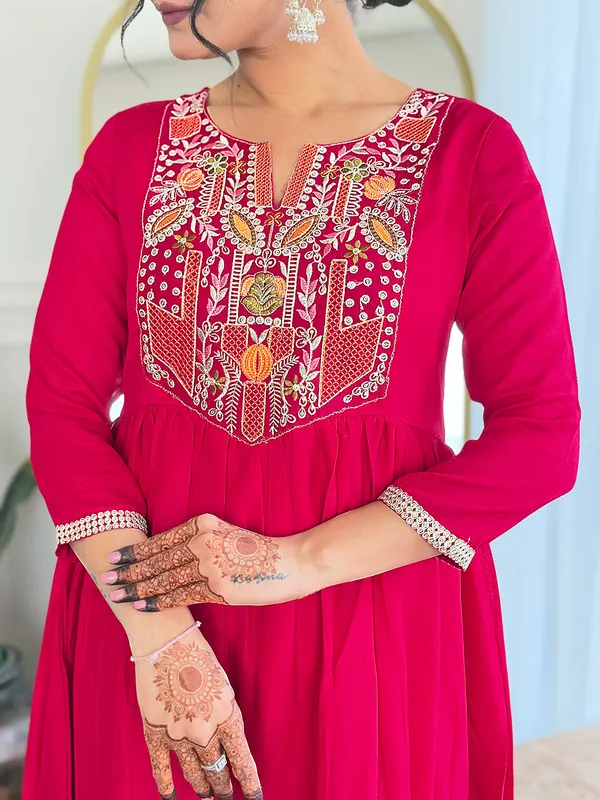 Red_Thread_Work_Vichitra_Silk_Fabric_Straight_Kurta_Pant_And_Dupatta_Set