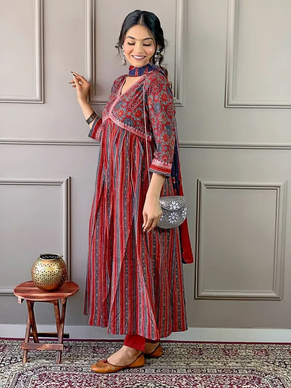 Maroon_Cotton_Fabric_Printed_Kurta_Pant_Set_For_Women