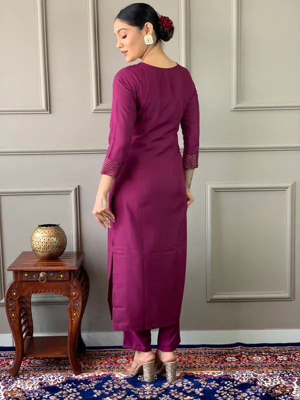 Wine_Rayon_Slub_Fabric_Embroidery_Kurta_Set_For_Women