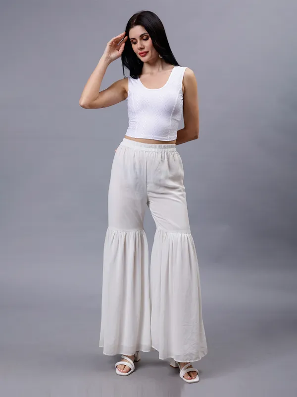 White_Plus_Size_Sleeveless_Blouse_For_Women