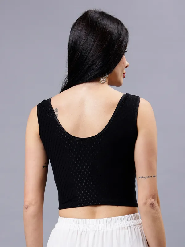 Black_Plus_Size_Sleeveless_Blouse_For_Women