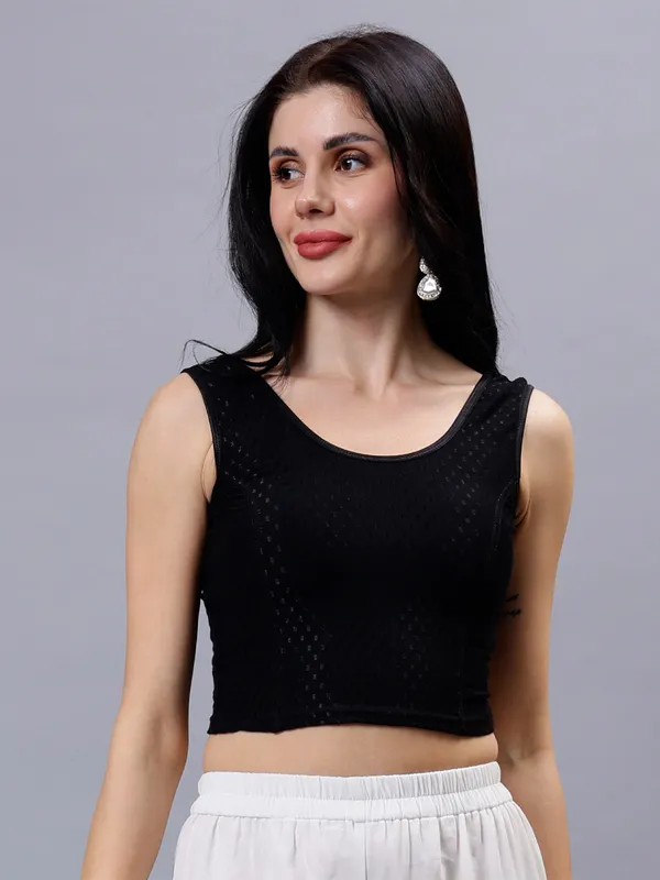 Black_Plus_Size_Sleeveless_Blouse_For_Women