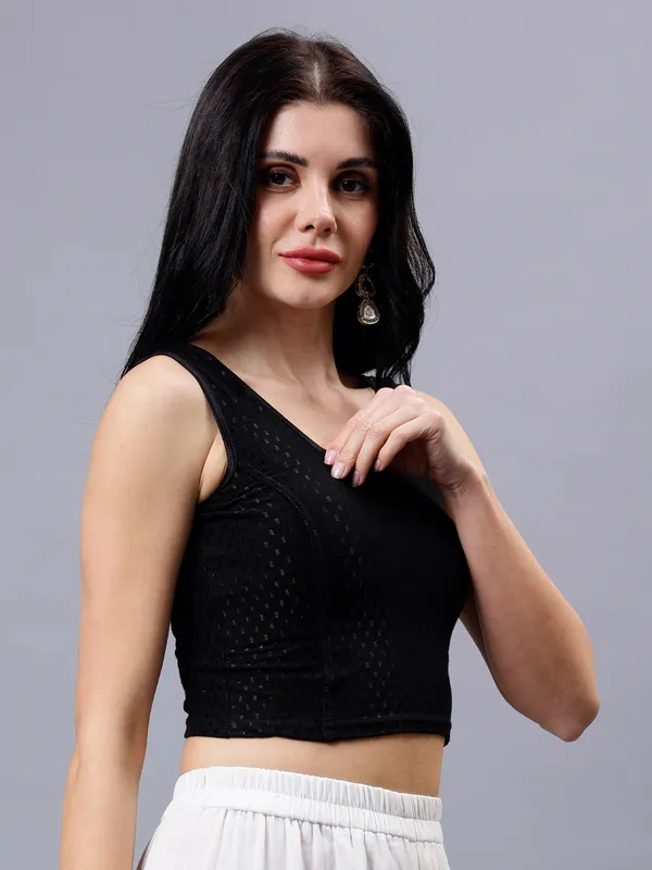 Black_Plus_Size_Sleeveless_Blouse_For_Women