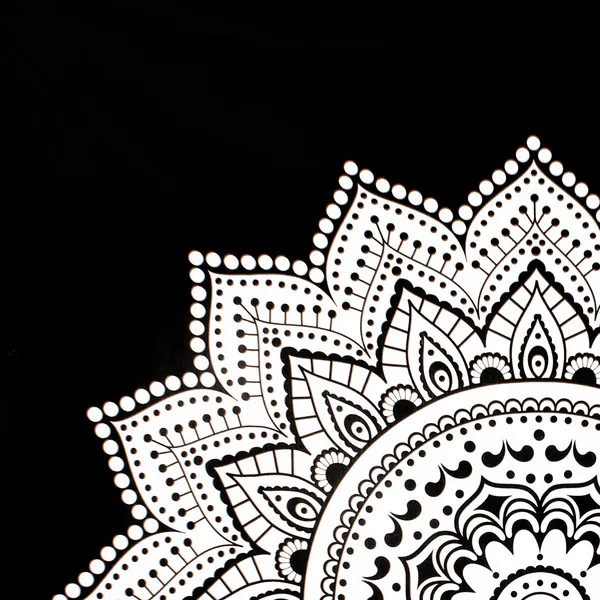 Rajasthani_Jaipuri_Traditional_Queen_Bedsheet_with_2_Pillow_Cover_(White_&_Black)