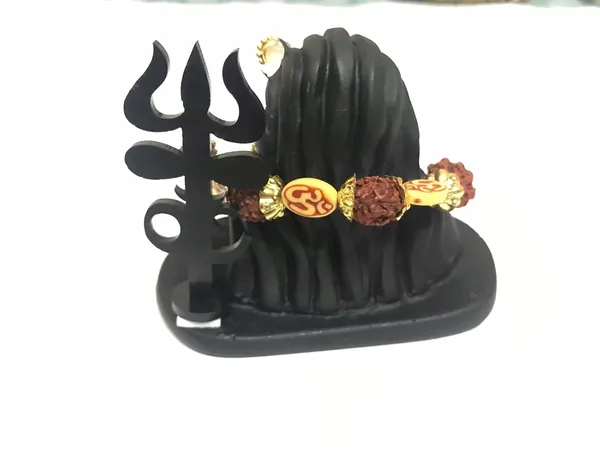 Adiyogi_Shiva_Statue_3_inches_with_Trishul_and_Random_Design_Rudraksha_mala_for_Car,_Home_etc