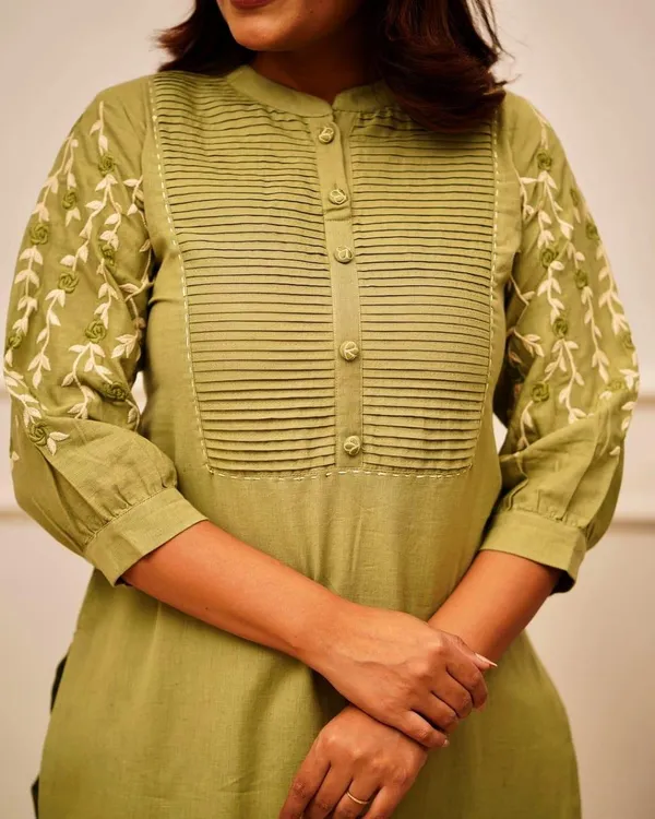 Fateh_Enterprises_Premium_Rayon_Kurti_Pant_Set
