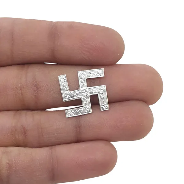 Silver_Swastik_Pyramid_For_Vastu