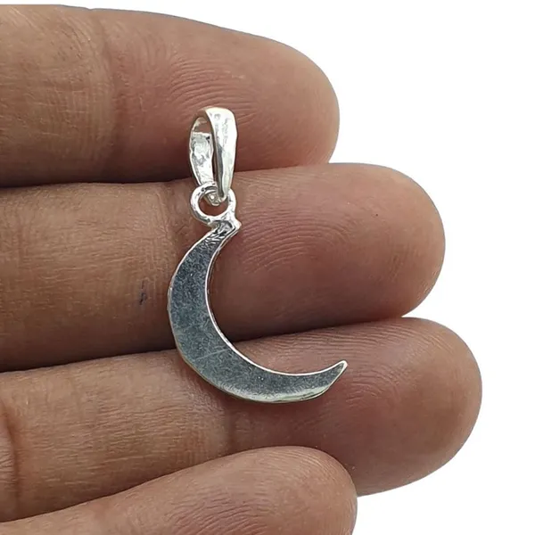 Silver_Half_Moon_Pendant_For_Unisex