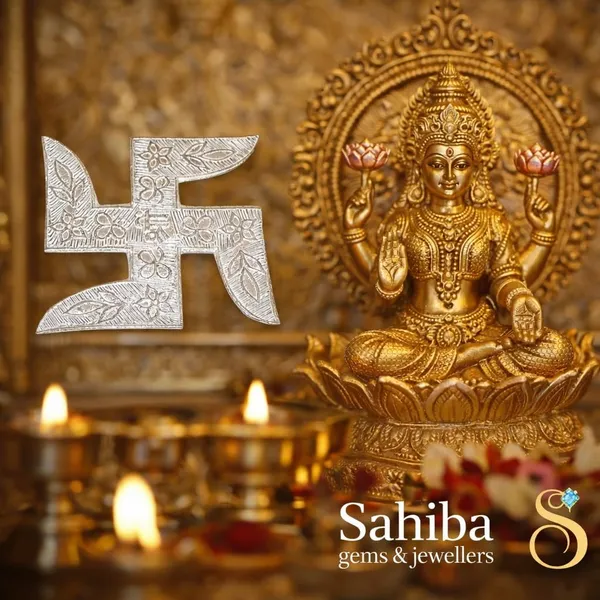 Silver_Swastik_Pyramid_For_Vastu