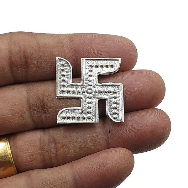 Silver_Swastik_Pyramid_For_Vastu