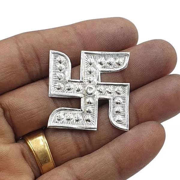 Silver_Swastik_Pyramid_For_Vastu