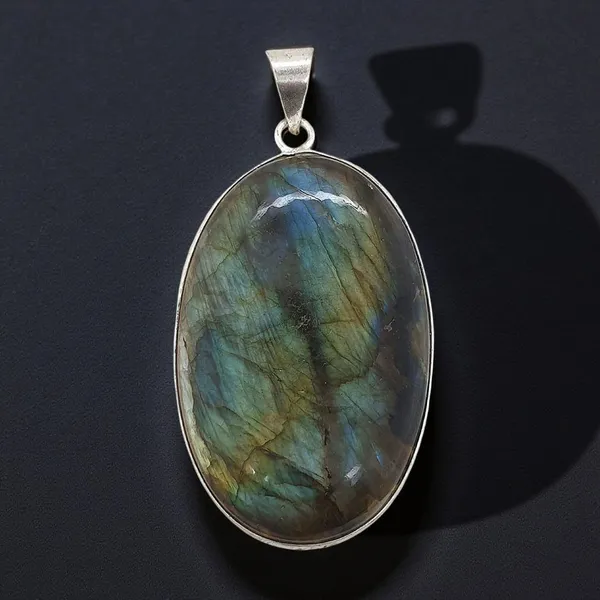 Blue_Stone_Labradorite_Pendant_For_Unisex