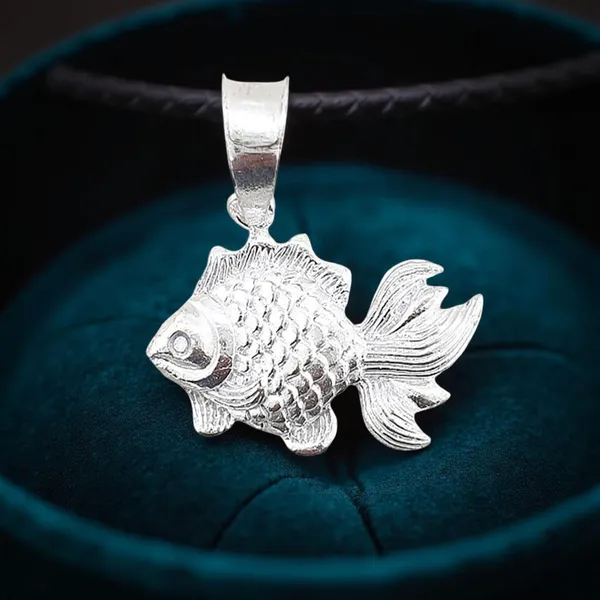 Silver_Fish_Pendant_For_Astrological_Remedy