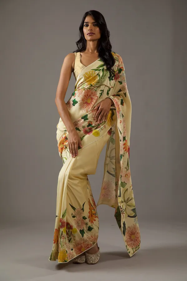 Cream_Chiffon_Floral_Printed_Saree_Set_With_Unstitched_Blouse_Piece_For_Women