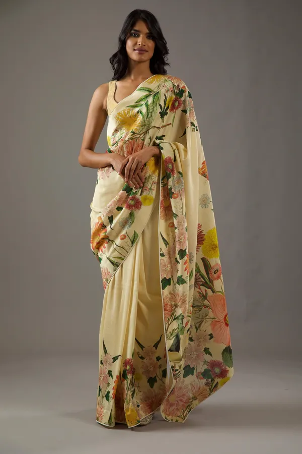 Cream_Chiffon_Floral_Printed_Saree_Set_With_Unstitched_Blouse_Piece_For_Women