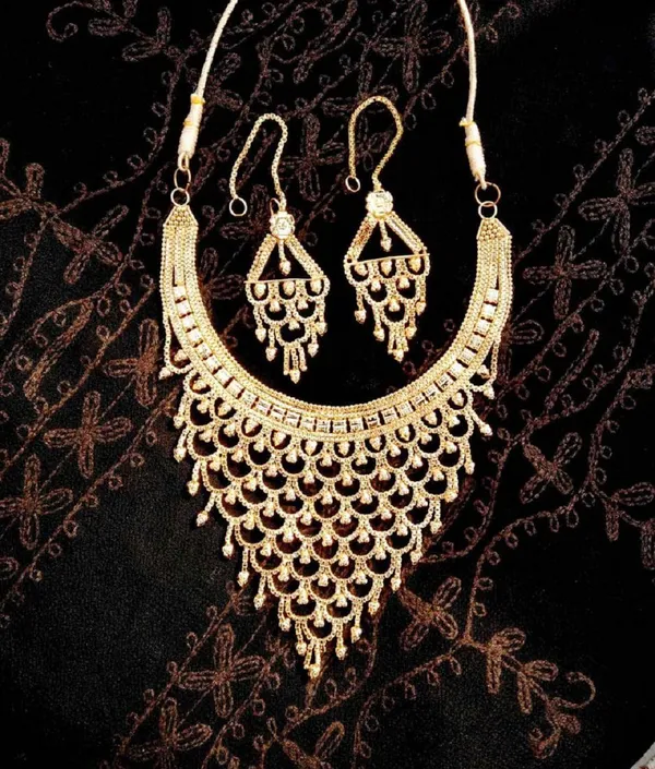 Gold_Brass_Gold-Plated_Hooks_Jewllery_For_Women_&_Girls