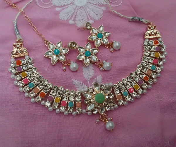 Multicolor_Alloy_Gold-Plated_Hooks_Jewllery_For_Women_&_Girls