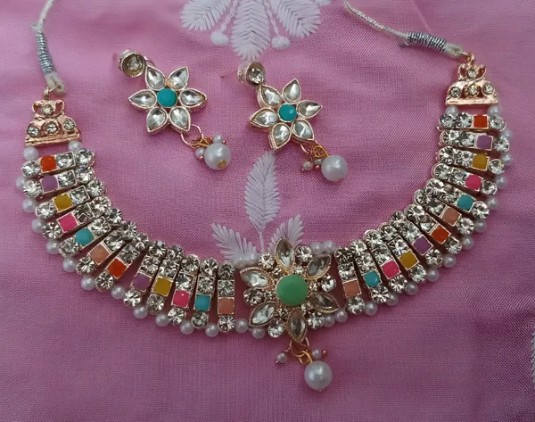 Multicolor_Alloy_Gold-Plated_Hooks_Jewllery_For_Women_&_Girls