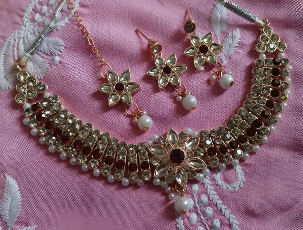 Maroon_Alloy_Gold-Plated_Hooks_Jewllery_For_Women_&_Girls