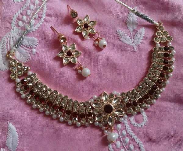 Maroon_Alloy_Gold-Plated_Hooks_Jewllery_For_Women_&_Girls