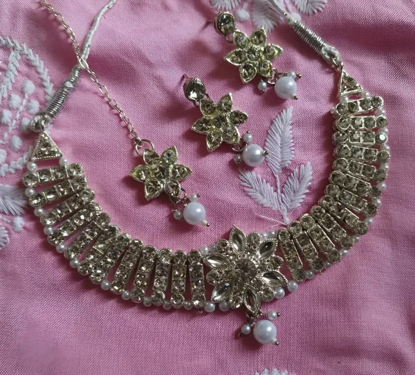 Silver_Alloy_Gold-Plated_Hooks_Jewllery_For_Women_&_Girls