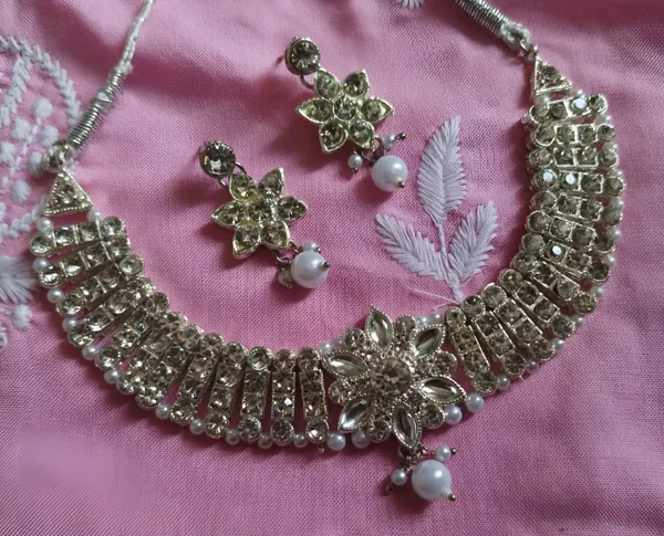 Silver_Alloy_Gold-Plated_Hooks_Jewllery_For_Women_&_Girls
